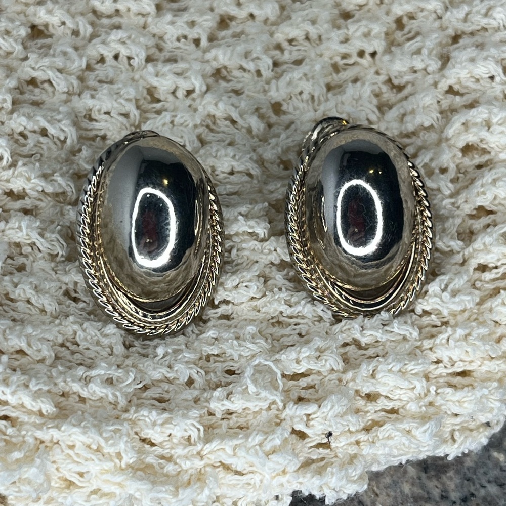 VTG 1950s Sperry’s Perky Modes Oval Silver Tone Screwback Earrings